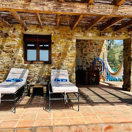 Kompleks wypoczynkowy Super Cosy House With Private Pool And Amazing View Alozaina