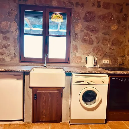 Kompleks wypoczynkowy Super Cosy House With Private Pool And Amazing View Alozaina